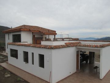 PARCELA CON CASA VISTA HERMOSA EN CONDOMINIO LA AURORA