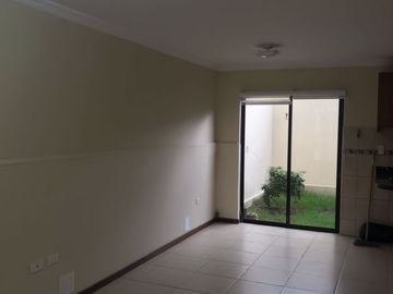 HERMOSA Y COMODA CASA DE TRES HABITACIONES