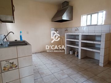 CASA CON LOCAL EN VENTA, SALIDA A SALVATIERRA