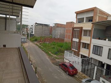 VENDO CASA DOS PISOS MAS TERRAZA VILLA MAGNA CALI