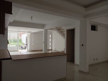 VENDO CASA DOS PISOS MAS TERRAZA VILLA MAGNA CALI