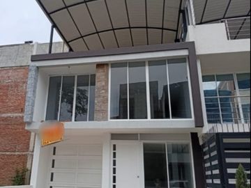 VENDO CASA DOS PISOS MAS TERRAZA VILLA MAGNA CALI