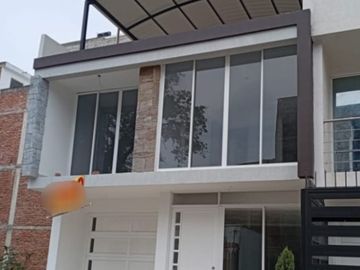 VENDO CASA DOS PISOS MAS TERRAZA VILLA MAGNA CALI