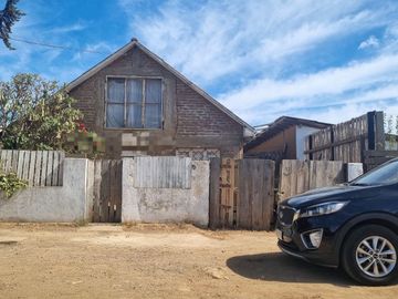 VENDE CASA A DOS CUADRAS DEL CENTRO DE PICHILEMU