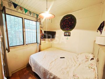 CASA 4 DORMITORIOS. 3 BAÑOS, 4 ESTACIONAMIENTOS, CALLE CENTRAL, EL BOSQUE