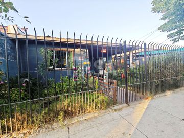 CASA 4 DORMITORIOS. 3 BAÑOS, 4 ESTACIONAMIENTOS, CALLE CENTRAL, EL BOSQUE