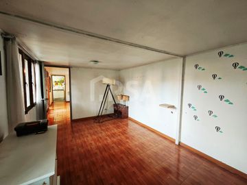 CASA 4 DORMITORIOS. 3 BAÑOS, 4 ESTACIONAMIENTOS, CALLE CENTRAL, EL BOSQUE