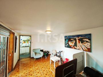 CASA 4 DORMITORIOS. 3 BAÑOS, 4 ESTACIONAMIENTOS, CALLE CENTRAL, EL BOSQUE
