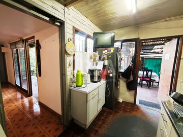 CASA 4 DORMITORIOS. 3 BAÑOS, 4 ESTACIONAMIENTOS, CALLE CENTRAL, EL BOSQUE