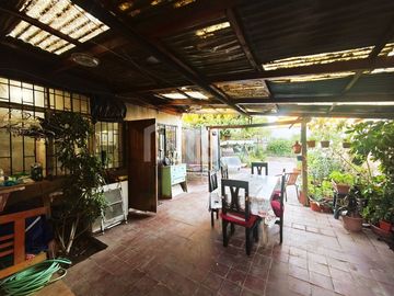 CASA 4 DORMITORIOS. 3 BAÑOS, 4 ESTACIONAMIENTOS, CALLE CENTRAL, EL BOSQUE