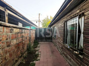 CASA 4 DORMITORIOS. 3 BAÑOS, 4 ESTACIONAMIENTOS, CALLE CENTRAL, EL BOSQUE