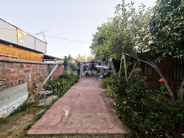 CASA 4 DORMITORIOS. 3 BAÑOS, 4 ESTACIONAMIENTOS, CALLE CENTRAL, EL BOSQUE