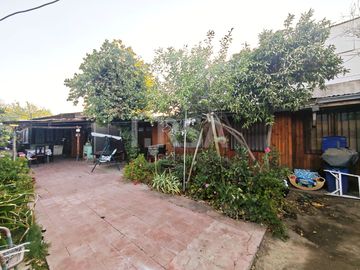 CASA 4 DORMITORIOS. 3 BAÑOS, 4 ESTACIONAMIENTOS, CALLE CENTRAL, EL BOSQUE
