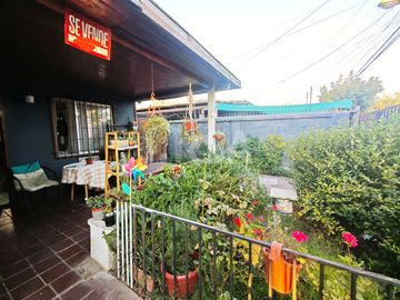 CASA 4 DORMITORIOS. 3 BAÑOS, 4 ESTACIONAMIENTOS, CALLE CENTRAL, EL BOSQUE