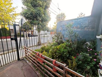 CASA 4 DORMITORIOS. 3 BAÑOS, 4 ESTACIONAMIENTOS, CALLE CENTRAL, EL BOSQUE