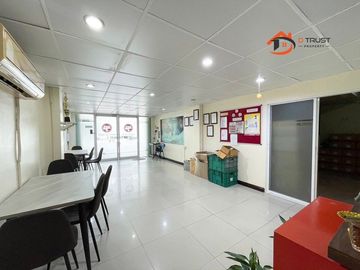 ขายอาคารพาณิชย์ เหมาะทำสำนักงาน ซอยสุขุมวิท 62/1 (ซอยอู่รถเมล์ขาว) แขวงพระโขนงใต้ เขตพระโขนง เชื่อมออก ทางด่วนพิเศษเฉลิมมหานคร