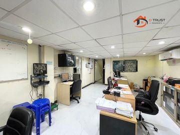 ขายอาคารพาณิชย์ เหมาะทำสำนักงาน ซอยสุขุมวิท 62/1 (ซอยอู่รถเมล์ขาว) แขวงพระโขนงใต้ เขตพระโขนง เชื่อมออก ทางด่วนพิเศษเฉลิมมหานคร