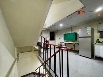 ขายอาคารพาณิชย์ เหมาะทำสำนักงาน ซอยสุขุมวิท 62/1 (ซอยอู่รถเมล์ขาว) แขวงพระโขนงใต้ เขตพระโขนง เชื่อมออก ทางด่วนพิเศษเฉลิมมหานคร