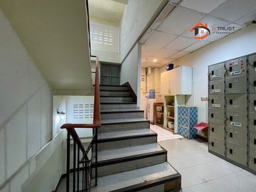 ขายอาคารพาณิชย์ เหมาะทำสำนักงาน ซอยสุขุมวิท 62/1 (ซอยอู่รถเมล์ขาว) แขวงพระโขนงใต้ เขตพระโขนง เชื่อมออก ทางด่วนพิเศษเฉลิมมหานคร