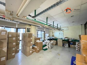 ขายอาคารพาณิชย์ เหมาะทำสำนักงาน ซอยสุขุมวิท 62/1 (ซอยอู่รถเมล์ขาว) แขวงพระโขนงใต้ เขตพระโขนง เชื่อมออก ทางด่วนพิเศษเฉลิมมหานคร