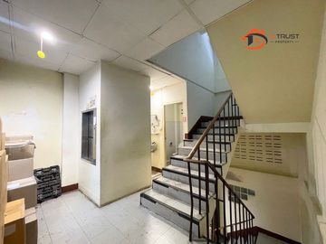 ขายอาคารพาณิชย์ เหมาะทำสำนักงาน ซอยสุขุมวิท 62/1 (ซอยอู่รถเมล์ขาว) แขวงพระโขนงใต้ เขตพระโขนง เชื่อมออก ทางด่วนพิเศษเฉลิมมหานคร