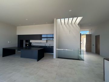 RESIDENCIA  EN EL BOSQUE  COUNTRY CLUB  CON HERMOSA VISTA