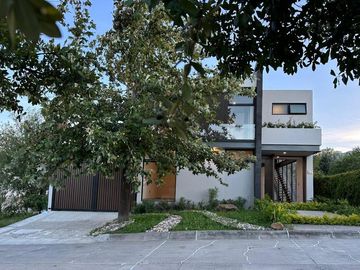 CASA EN VENTA EN CLUB DE GOLF EL MOLINO. CONDOMINIO XV