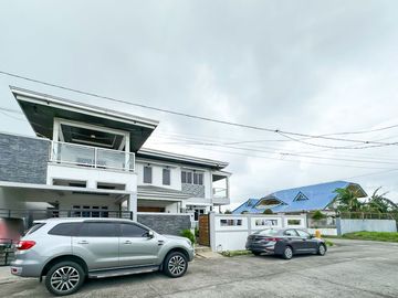 Cavite, Corner House and Lot for Sale in Tagaytay Country Homes 3