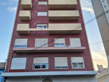VENDO AMPLIO DEPARTAMENTO CENTRICO BAHíA BLANCA