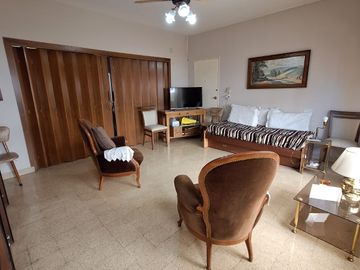 VENDO AMPLIO DEPARTAMENTO CENTRICO BAHíA BLANCA
