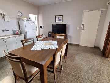 VENDO AMPLIO DEPARTAMENTO CENTRICO BAHíA BLANCA