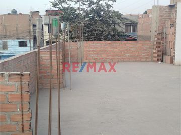 Se Vende Los Aires Del Tercer Piso En Ocasión - Los Olivos