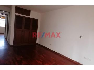 1129341 🏡 Departamento En Venta En Pueblo Libre – 1Er Piso Con Cochera 🚗