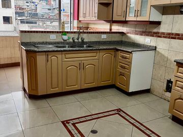 DEPARTAMENTO EN VENTA, LA MAGDALENA, QUITO, A POCOS MINUTOS DE LA PARADA DEL METRO, CORAL. CC. EL RECREO