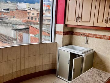 DEPARTAMENTO EN VENTA, LA MAGDALENA, QUITO, A POCOS MINUTOS DE LA PARADA DEL METRO, CORAL. CC. EL RECREO