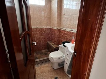 DEPARTAMENTO EN VENTA, LA MAGDALENA, QUITO, A POCOS MINUTOS DE LA PARADA DEL METRO, CORAL. CC. EL RECREO