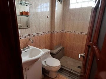 DEPARTAMENTO EN VENTA, LA MAGDALENA, QUITO, A POCOS MINUTOS DE LA PARADA DEL METRO, CORAL. CC. EL RECREO