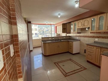 DEPARTAMENTO EN VENTA, LA MAGDALENA, QUITO, A POCOS MINUTOS DE LA PARADA DEL METRO, CORAL. CC. EL RECREO