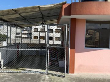 DEPARTAMENTO EN VENTA, LA MAGDALENA, QUITO, A POCOS MINUTOS DE LA PARADA DEL METRO, CORAL. CC. EL RECREO