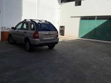 DEPARTAMENTO EN VENTA, LA MAGDALENA, QUITO, A POCOS MINUTOS DE LA PARADA DEL METRO, CORAL. CC. EL RECREO