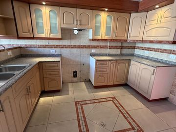 DEPARTAMENTO EN VENTA, LA MAGDALENA, QUITO, A POCOS MINUTOS DE LA PARADA DEL METRO, CORAL. CC. EL RECREO