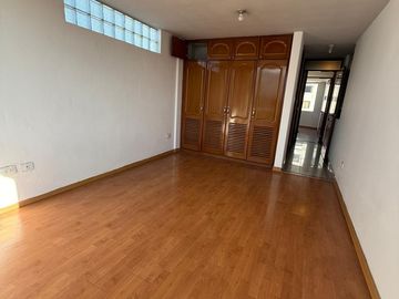 DEPARTAMENTO EN VENTA, LA MAGDALENA, QUITO, A POCOS MINUTOS DE LA PARADA DEL METRO, CORAL. CC. EL RECREO