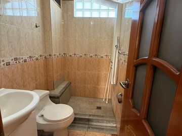 DEPARTAMENTO EN VENTA, LA MAGDALENA, QUITO, A POCOS MINUTOS DE LA PARADA DEL METRO, CORAL. CC. EL RECREO