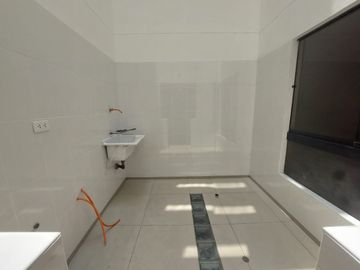Vendo departamento de estreno, en primer piso, en el límite de La Molina (Ate) $ 94,900 dólares negociables