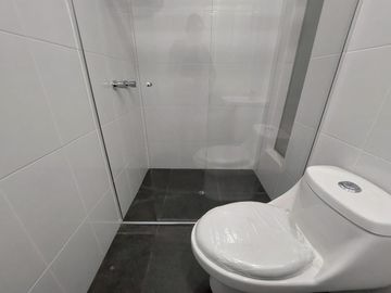 Vendo departamento de estreno, en primer piso, en el límite de La Molina (Ate) $ 94,900 dólares negociables
