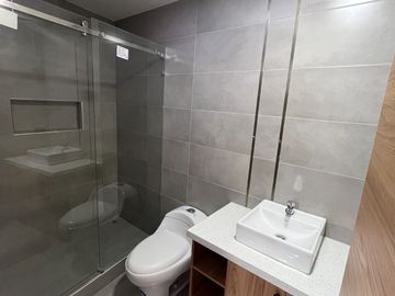 MODERNA VIVIENDA CON AMPLIA AREA VERDE Y BBQ, Sector Ricaurte L102
