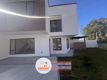 MODERNA VIVIENDA CON AMPLIA AREA VERDE Y BBQ, Sector Ricaurte L102