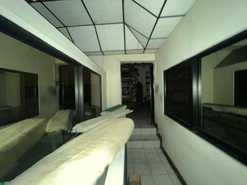 En venta edificio en CHIMBORAZO Y LUQUE, centro de Guayaquil.