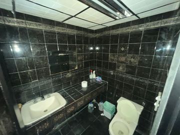 En venta edificio en CHIMBORAZO Y LUQUE, centro de Guayaquil.
