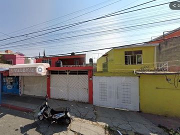 Amplia casa sola en remate bancario